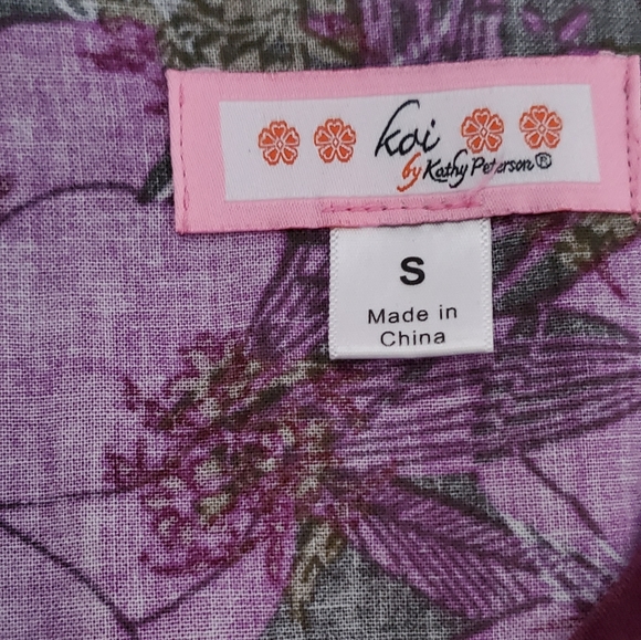 Koi Nurse Scrub top - Picture 5 of 5